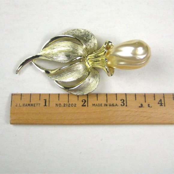 Sarah Coventry Fantasy Brooch Pin Goldtone Vintage Estate 1960 Faux Pearl 3 inch - Picture 2 of 6